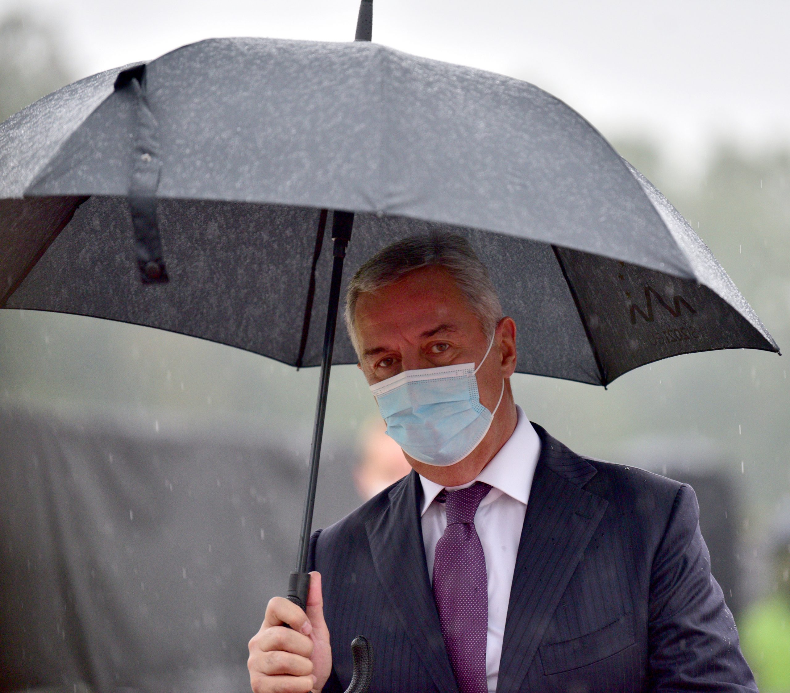 Мнозинството црногорски пратеници бараат разрешување на Ѓукановиќ, но и ...