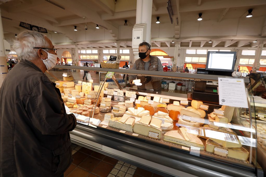 market - sirenje - kaskaval