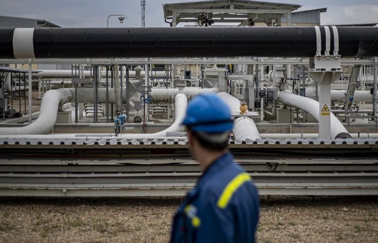 Откриено истекување во нафтоводот што пренесува нафта од Русија во ...