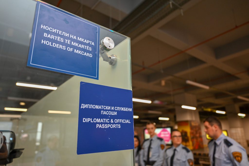 Брза лента“ на македонските аеродроми за истакнатите иселеници што имаат  „МКарта“ - 360 степени
