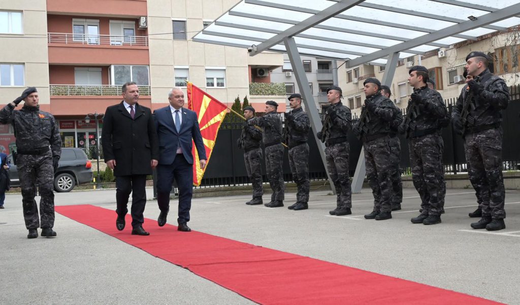 ФОТОВЕСТ: Бугарскиот министер за внатрешни работи пристигна во МВР на средба со Спасовски