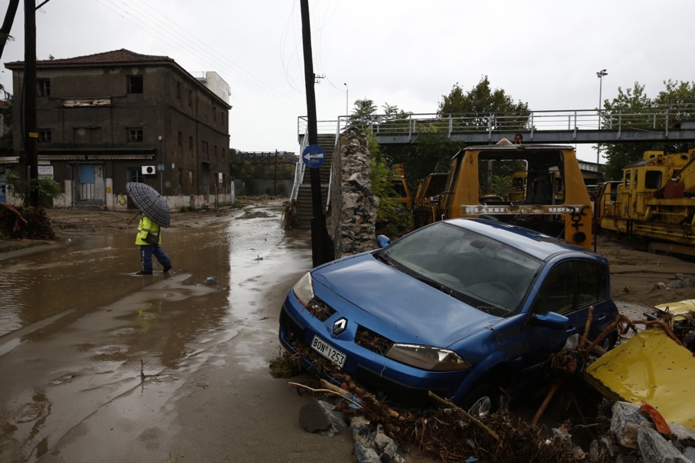 ФОТО ВИДЕО Најмалку седум загинати поради силното невреме што