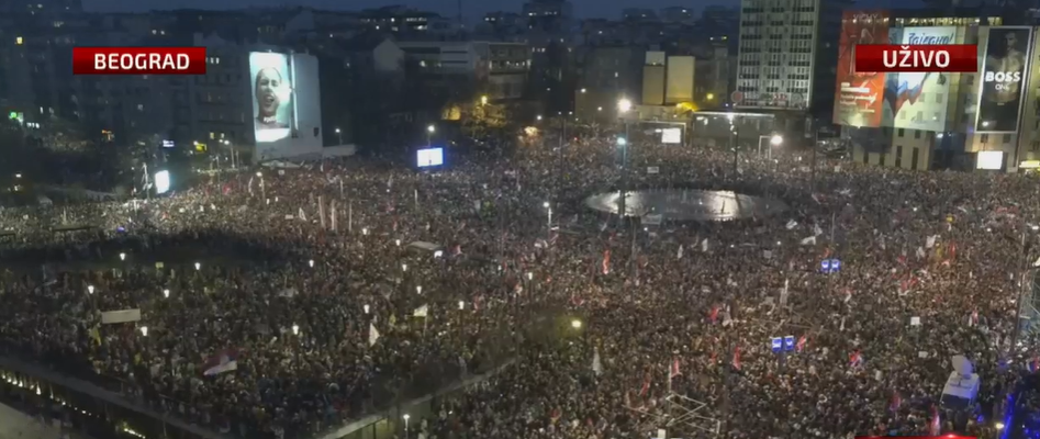 Масовен протест во Белград -„Предолго молчевме, ајде заедно да ја разбудиме Србија“, порачаа студентите
