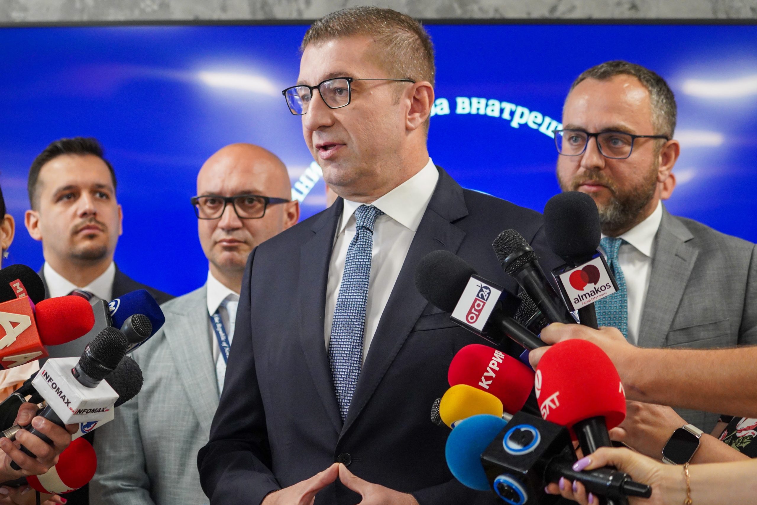 Ако не помине извештајот на Вајц, значи проблем не се Бугарите во Уставот, туку идентитетот и јазикот – вели Мицкоски