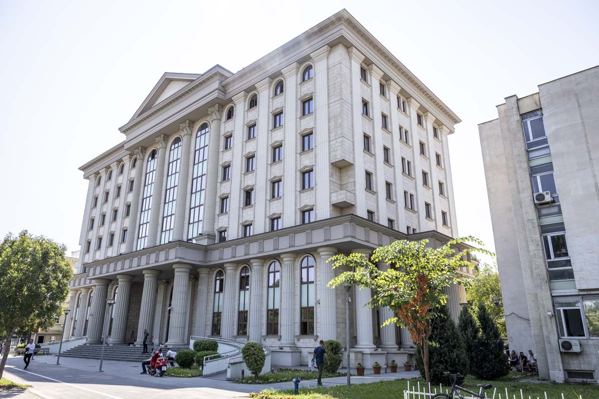 Krivičen im odredi merki na pretpazlivost na devet lica vo slučajot za zloupotrebi so očni operacii