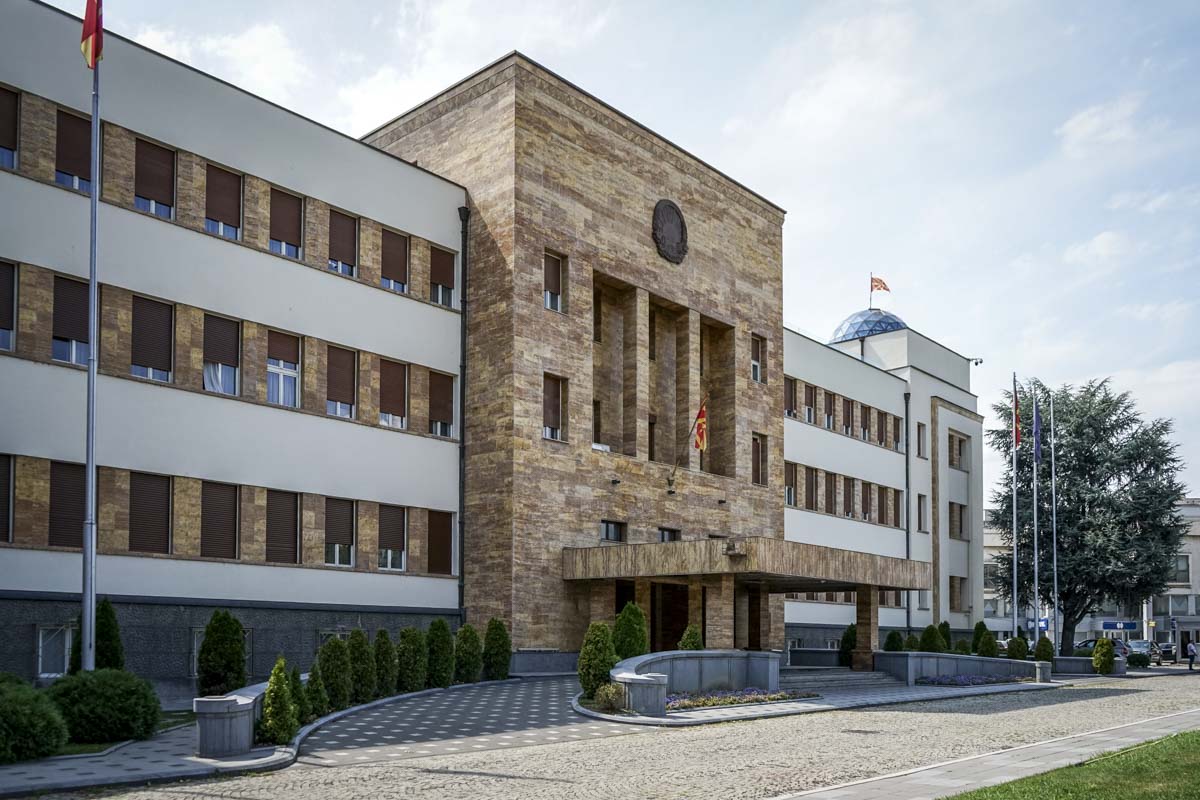 Собранието ја утврди потребата за носење на пакетот закони за намалување на функционерските плати