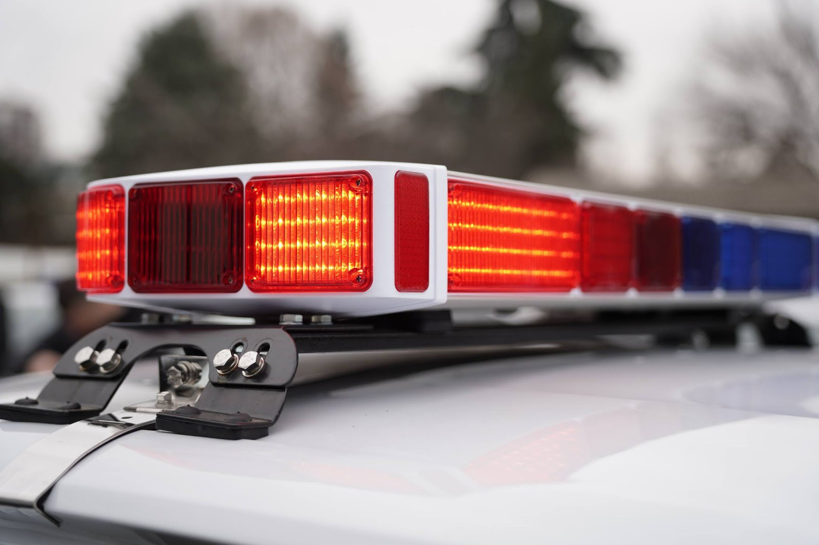 Ги заклучил сопругата и четирите малолетни деца во тоалетот – во МВР пријавени неколку случаи на семејно насилство