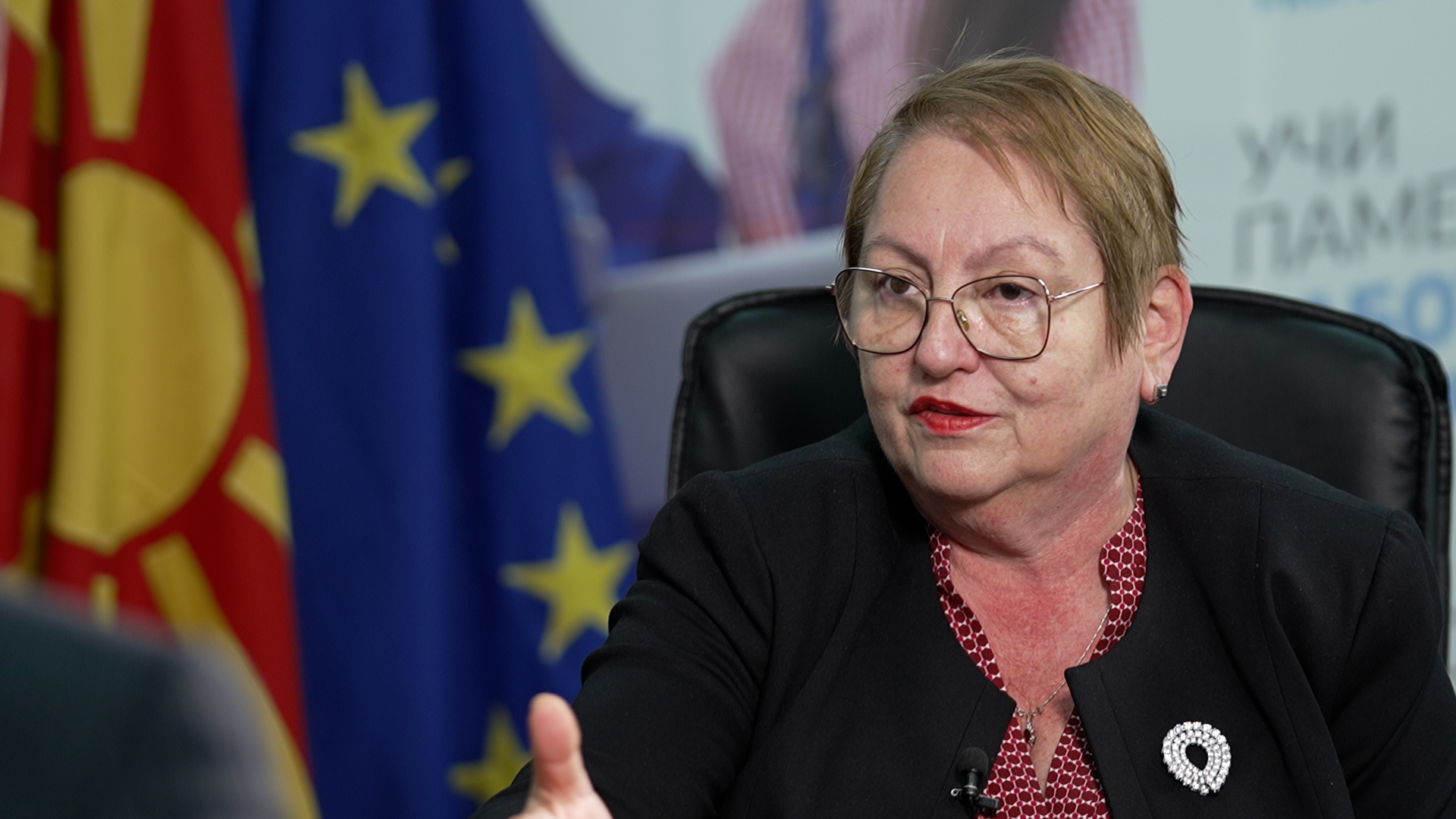 Може ли МОН директно да плаќа за објавувањето научни трудови наместо да им рефундира на професорите – прашање до министерката