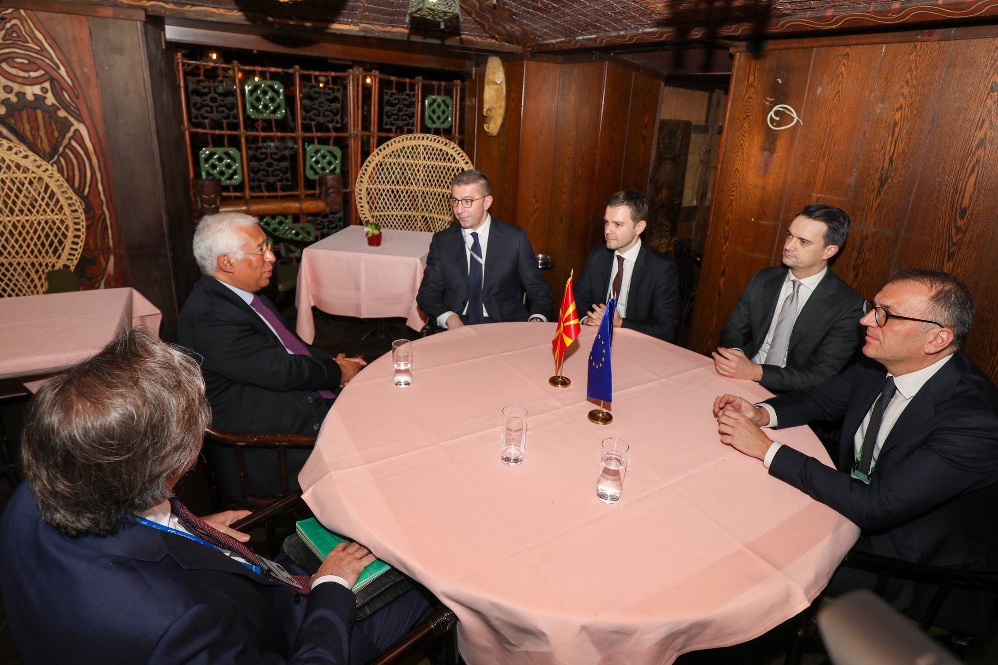 Мицкоски во „отворен и искрен“ разговор со Кошта: Македонија е за членство во ЕУ, но заслужува достоинствен и принципиелен процес