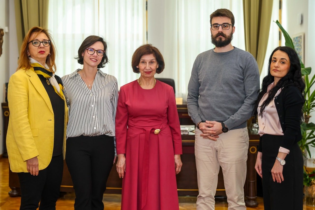 Сиљановска-Давкова на средба со претставници на иницијативата „Стоп за Усје“