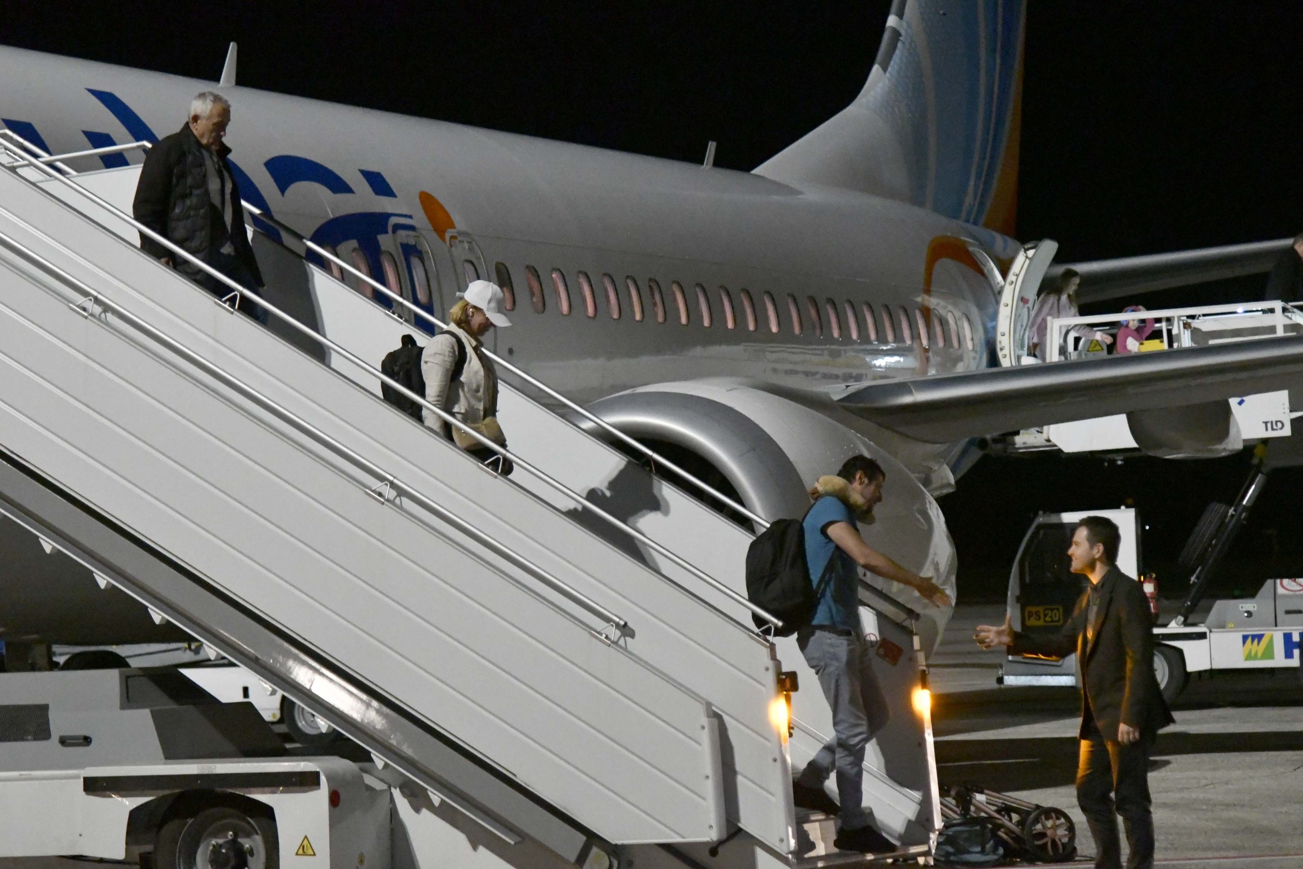 Со лет од Дубаи денеска се евакуираат 150 патници, меѓу македонските има и државјани од регионот