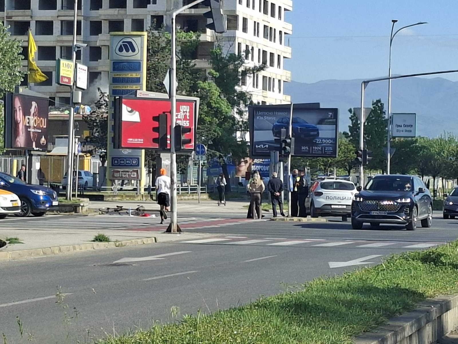 (ФОТО) Сообраќајка на „Партизанска“, повреден е велосипедист