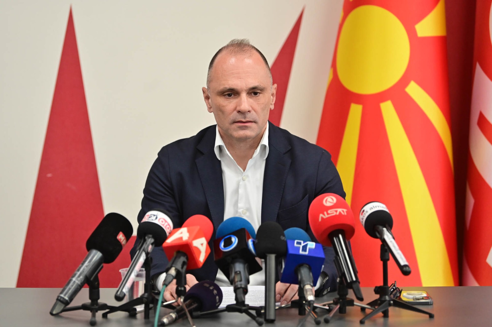 Филипче: Мицкоски свесно ја турка државата во изолација за да профитира од тендери