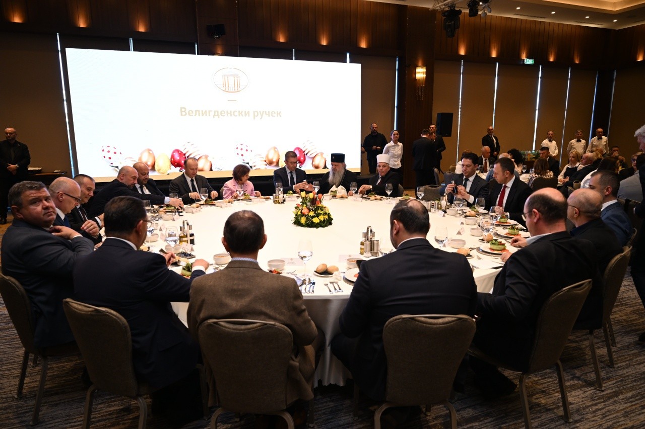 (ФОТО) Мицкоски приреди ручек по повод Велигден: Со сплотеност и човечност можеме да ги надминеме сите предизвици