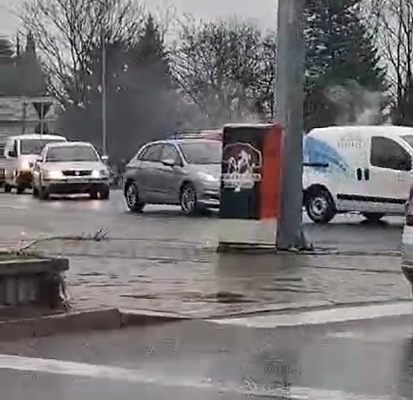 (ВИДЕО) Се запали автомобил кај кружниот тек во скопско Влае