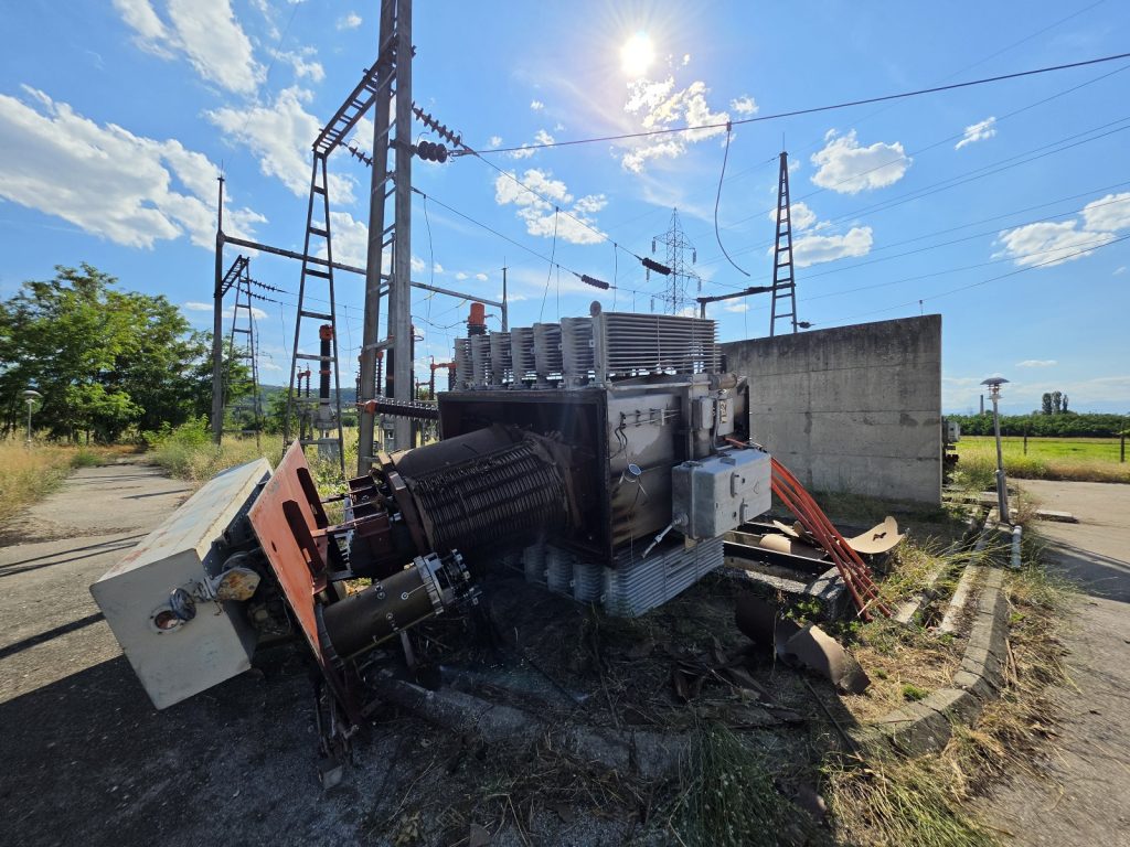 Целосно уништена и ограбена електровлечната подстаница Драчево, штетата изнесува околу пет милиони евра