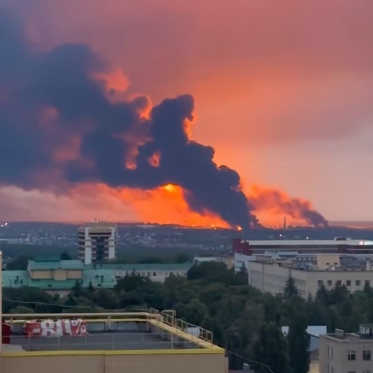 Украински дронови запалија три складишта за нафта во Русија, прогласена е вонредна состојба