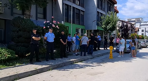Едвај дваесетина гостиварци на протест – по труењето на околу 3 100 жители