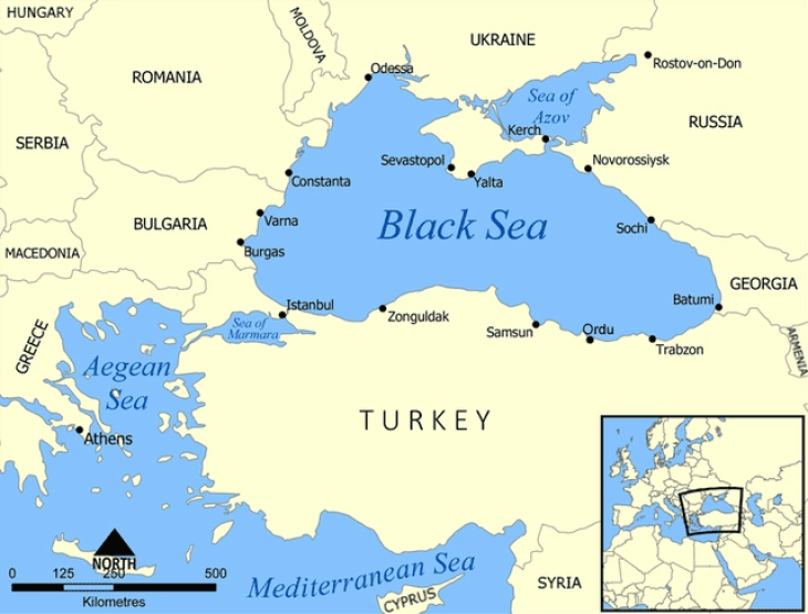 Се запали брод кај романскиот брег во Црното Море, осум членови на екипажот се водат за исчезнати